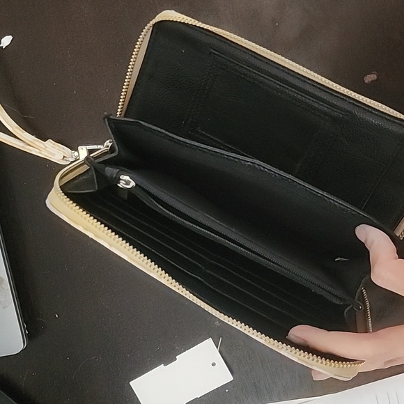 Betsey Johnson wristlet - Picture 3 of 4